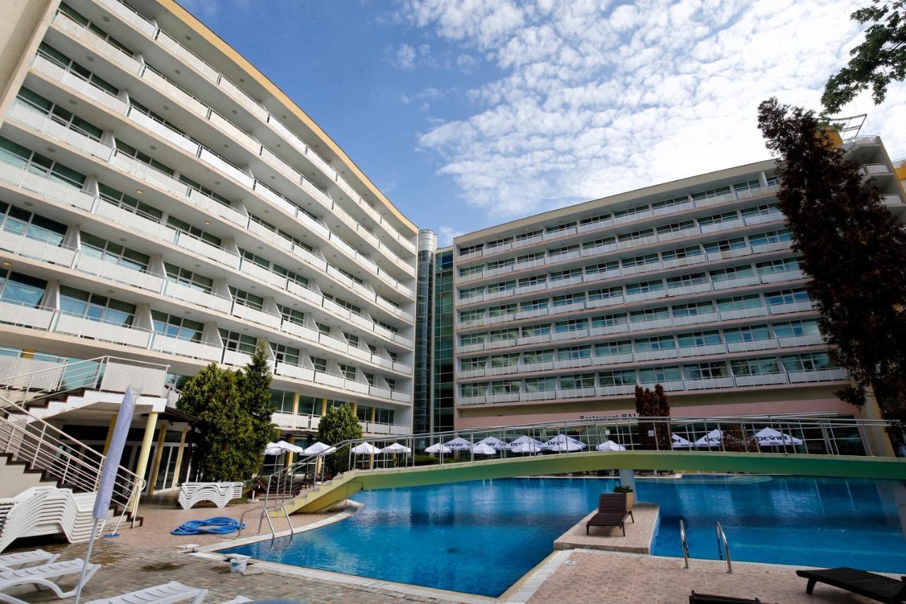 Grand Oasis