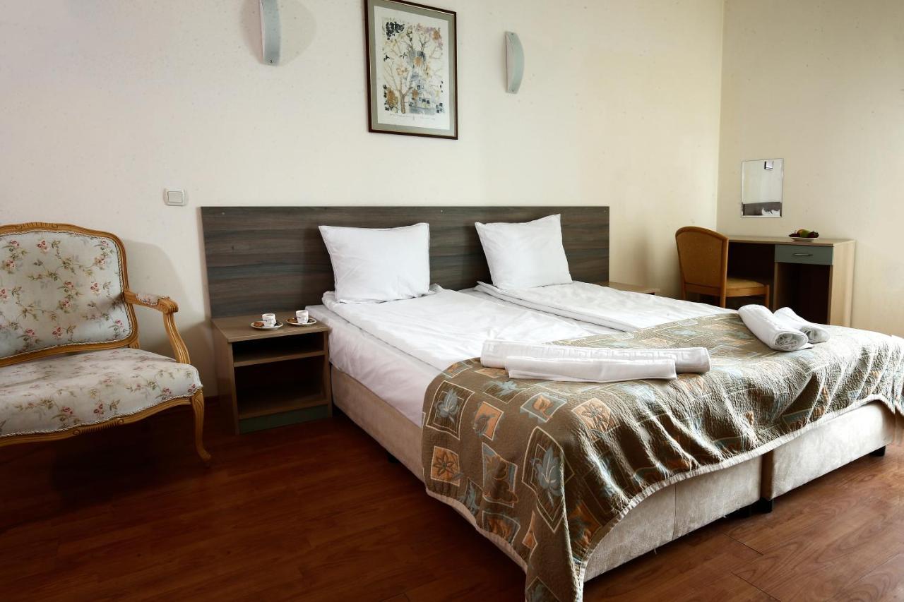 Hotel Grand Oasis