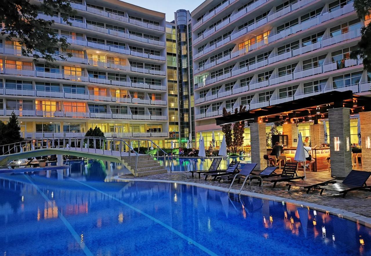 Hotel Grand Oasis