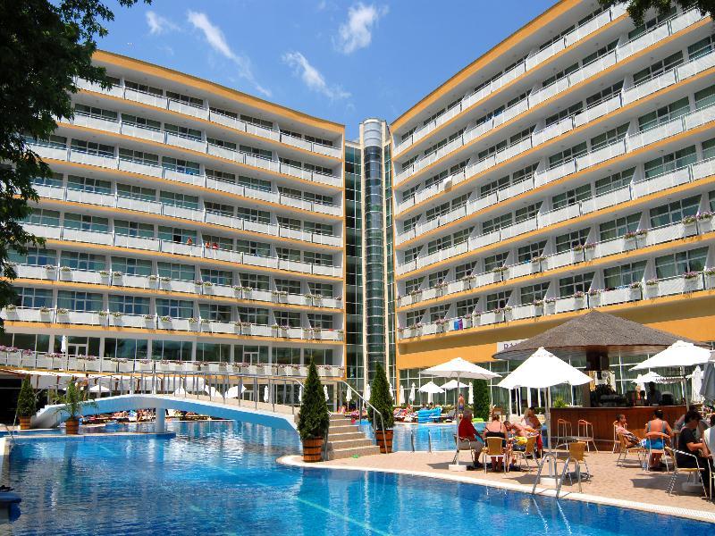 Grand Oasis