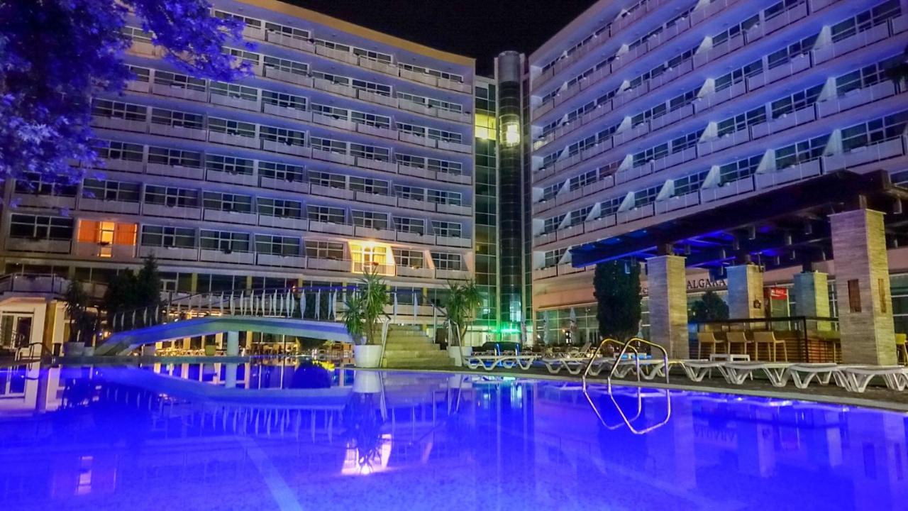 Grand Oasis 4*