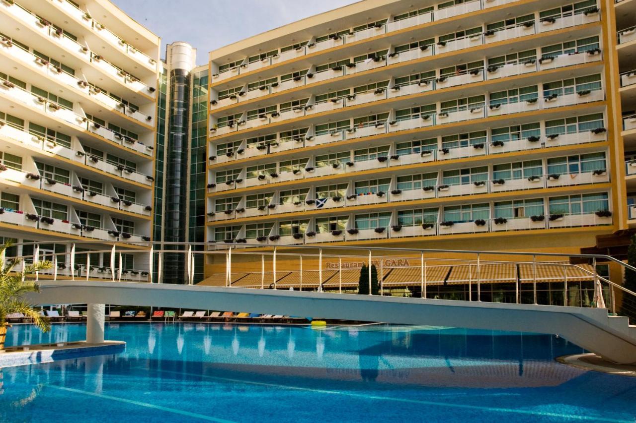 Grand Oasis