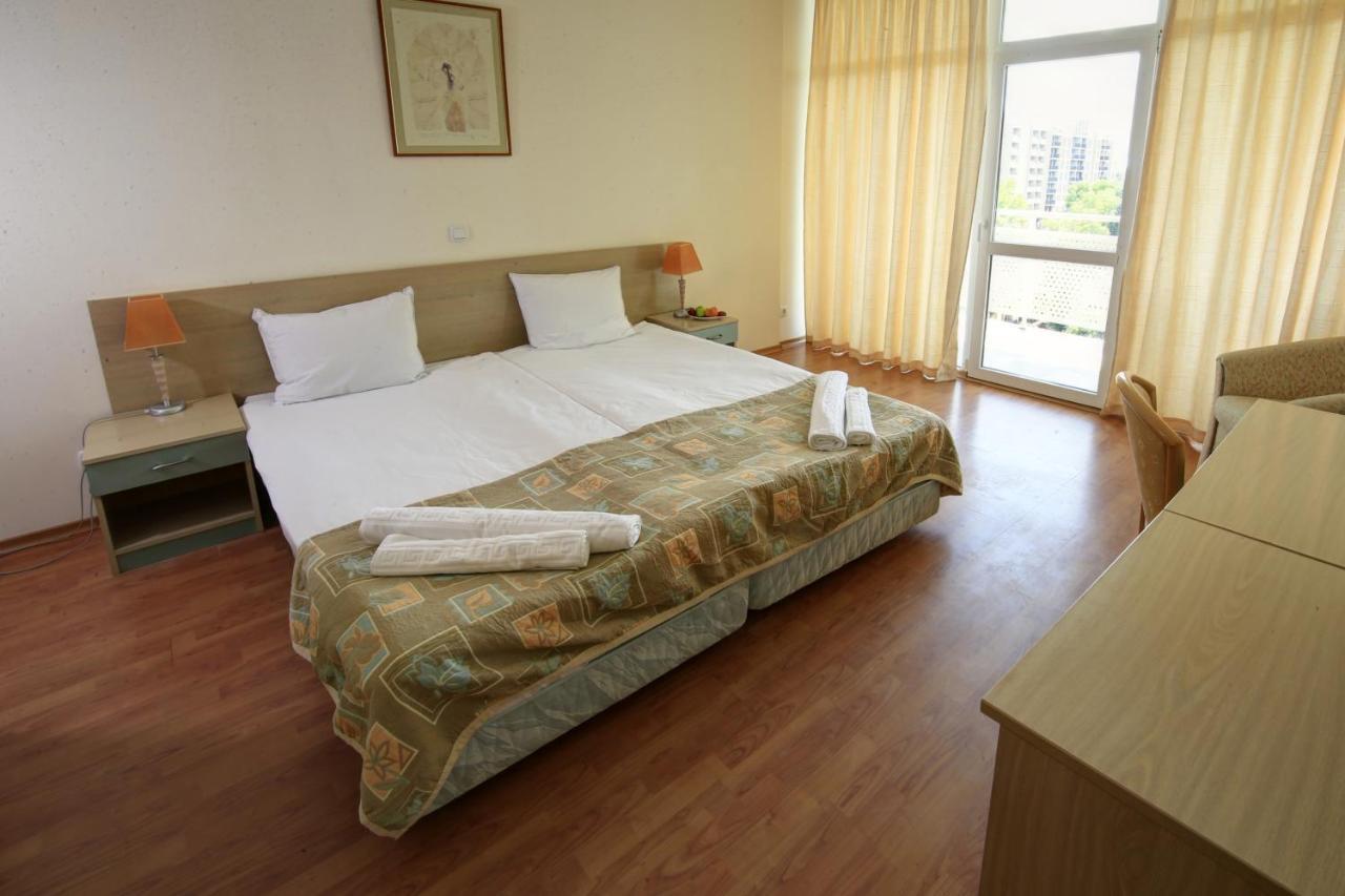 Hotel Grand Oasis