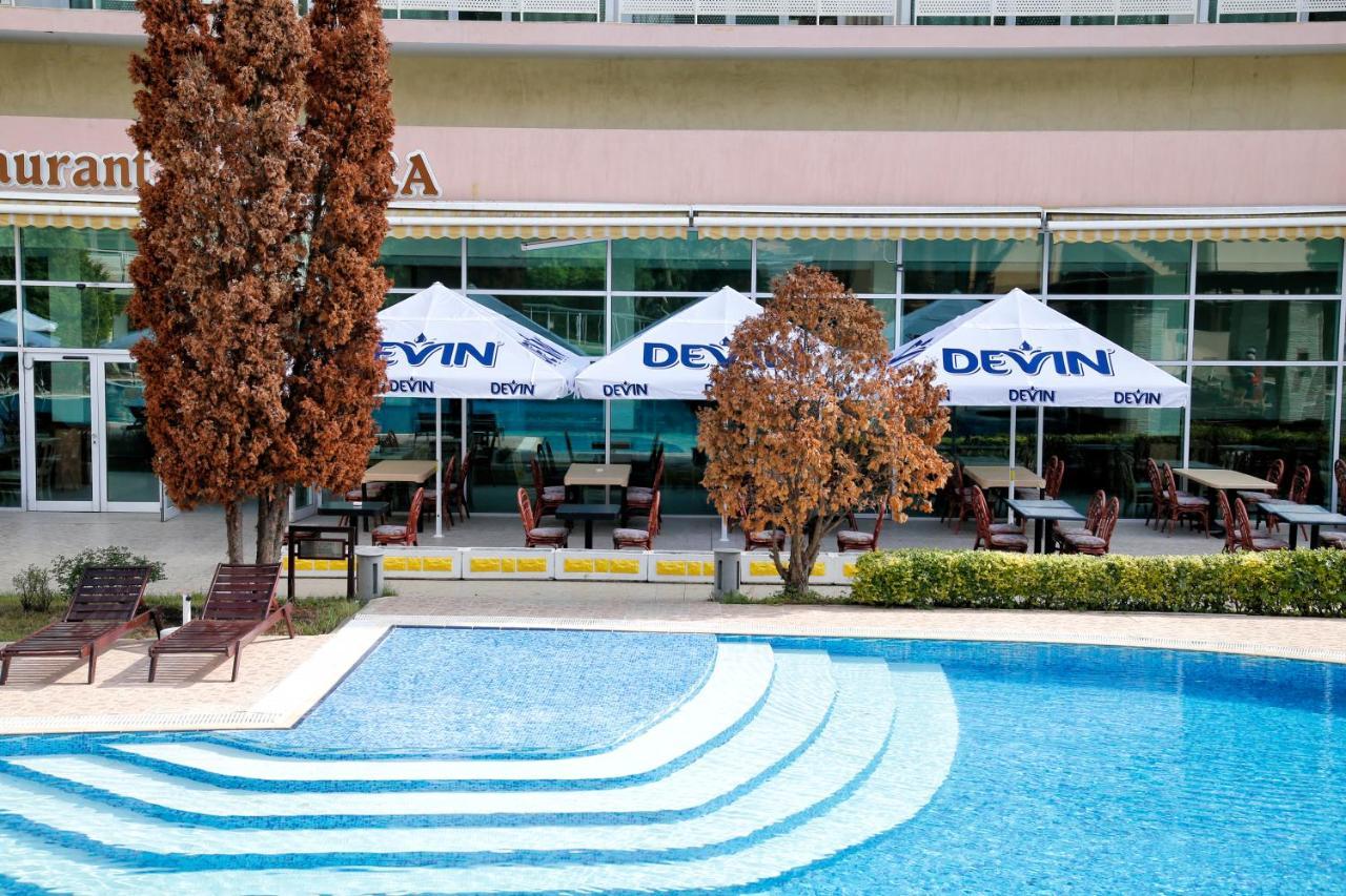 Hotel Grand Oasis